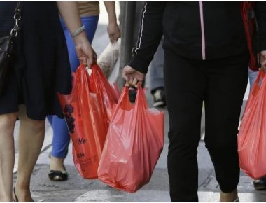 Νέα τιμή για τις πλαστικές σακούλες - Πόσο θα τις πληρώνουμε το 2019